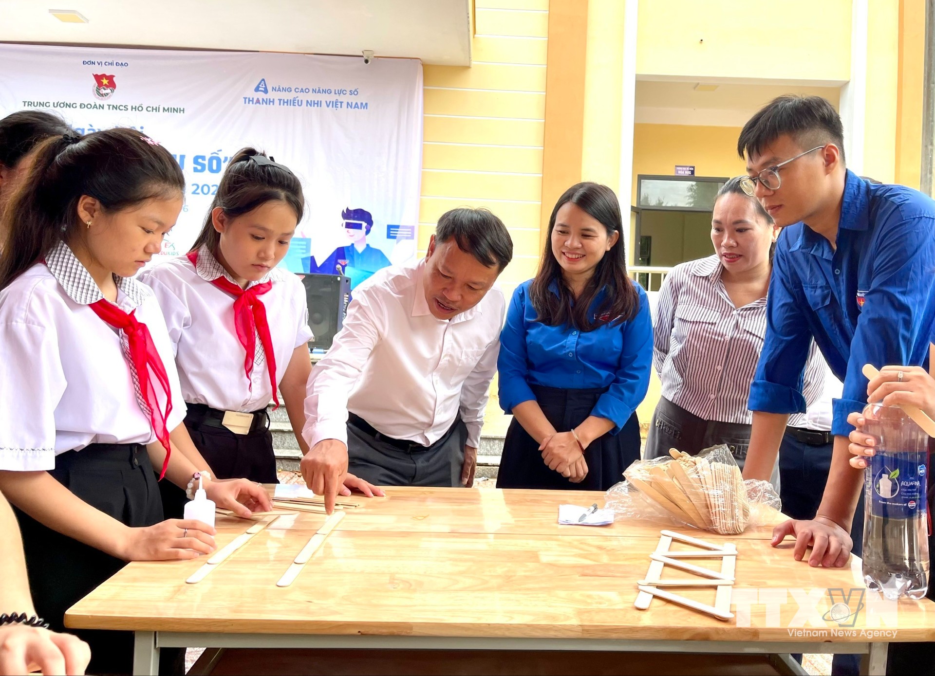 Không gian trải nghiệm STEAM/STEM, khoa học - công nghệ và Robotics là một trong những điểm nhấn thú vị tại Ngày hội. (Ảnh: Võ Dung/TTXVN)